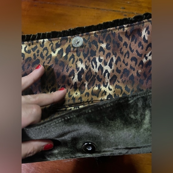 Velour green clutch ruffle trim animal print lining NWOT long elegant - Picture 4 of 9
